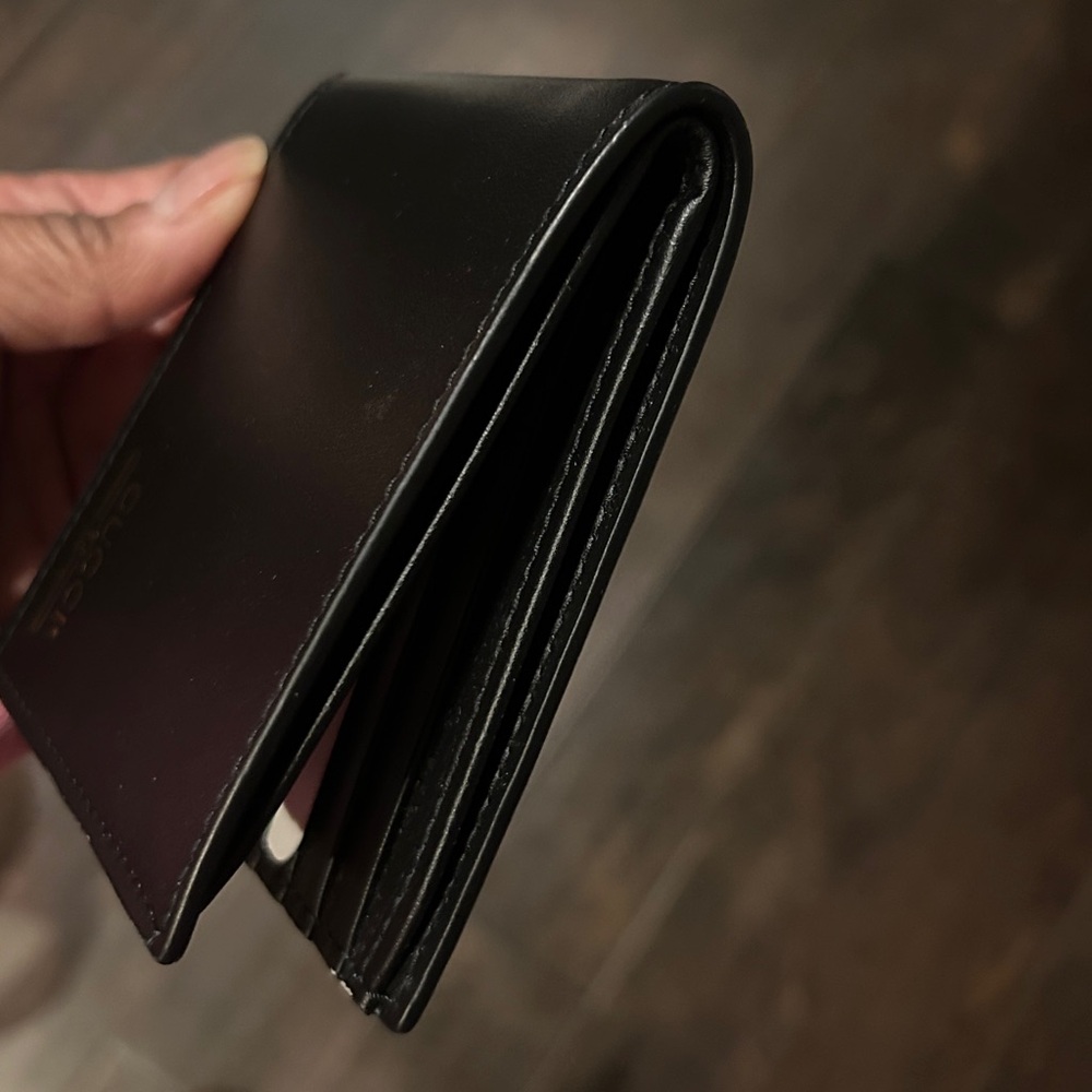 New👀Gucci Black Leather Card Holder with Gold Logo🥳🥳❌❌ - Picture 4 of 6